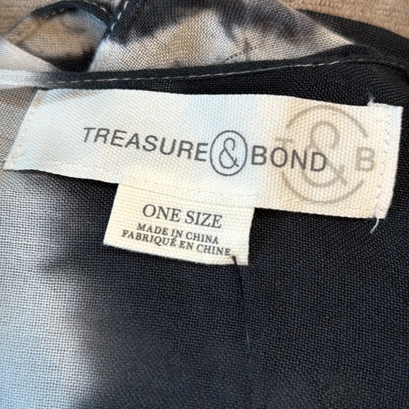 Treasure & Bond Black and White Blouse with Flowing Sleeves - Picture 6 of 6